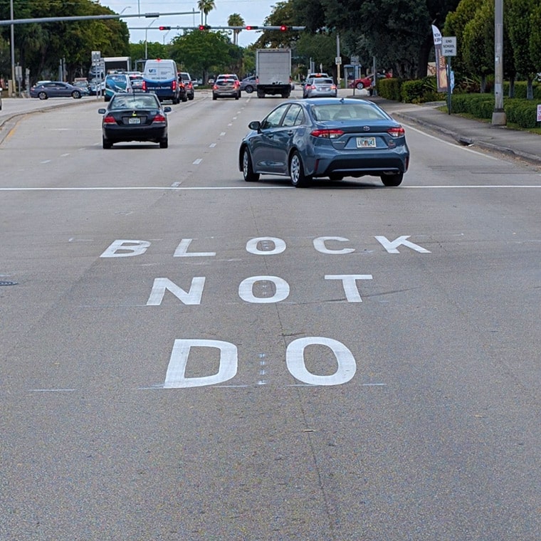 do not block sign intersection min